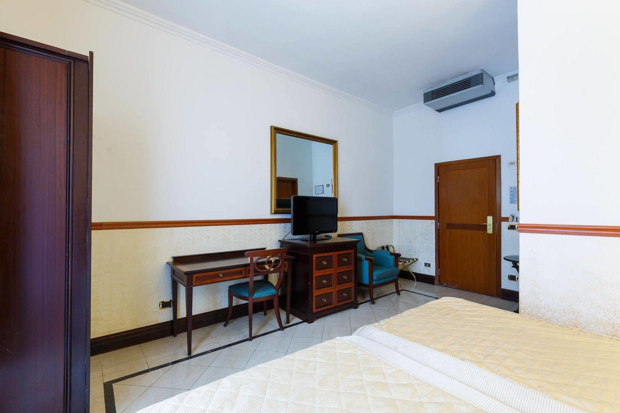 Repubblica Hotel Рим Екстериор снимка